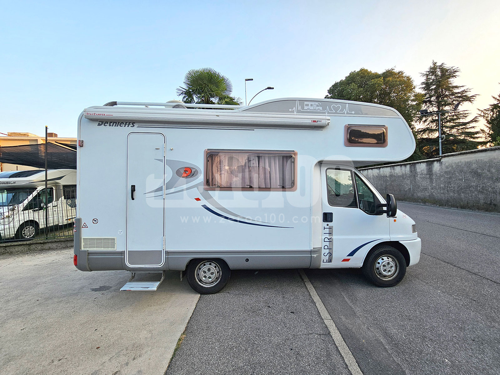 Camper Mansardato Dethleffs Globetrotter Esprit - immagine 9