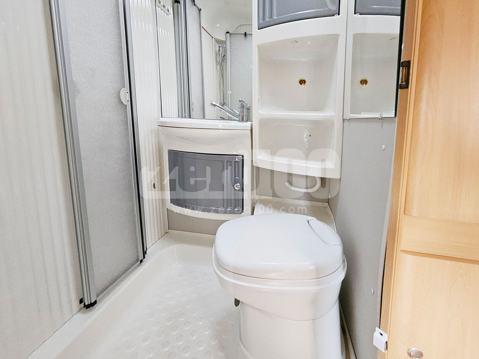 Camper Mansardato Dethleffs Globetrotter Esprit - immagine 29