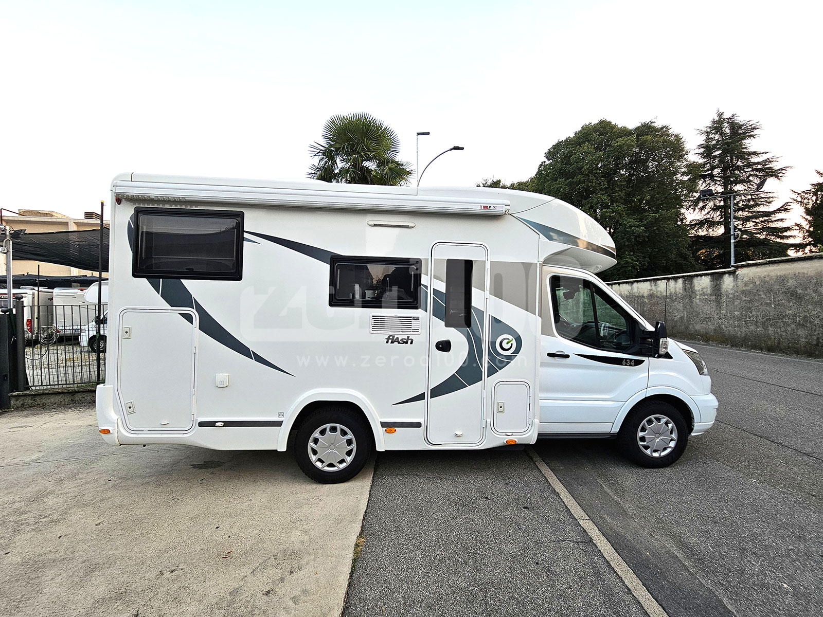 Camper Semintegrale Chausson Flash 634 con EFOY - immagine 9