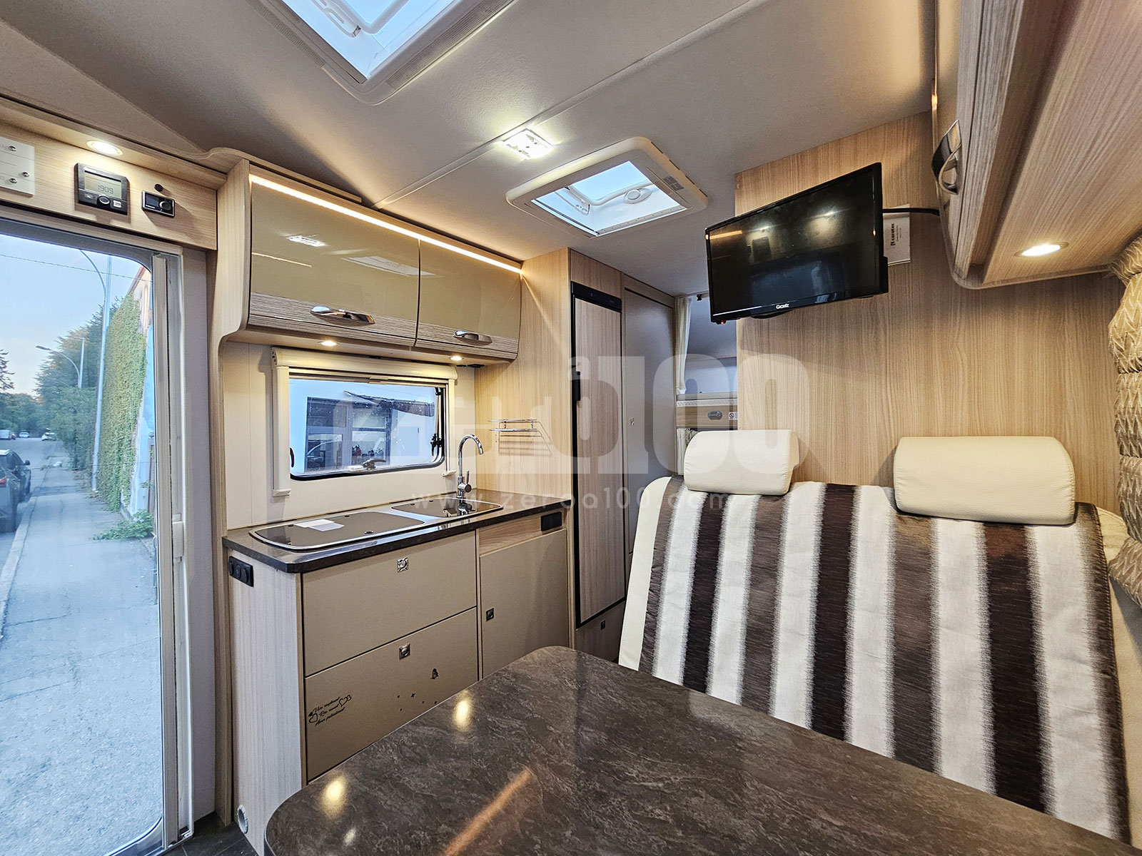 Camper Mansardato Burstner Lyseo A660 - immagine 17